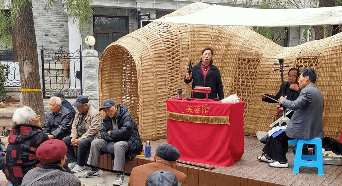 woman-speaking-to-crowd